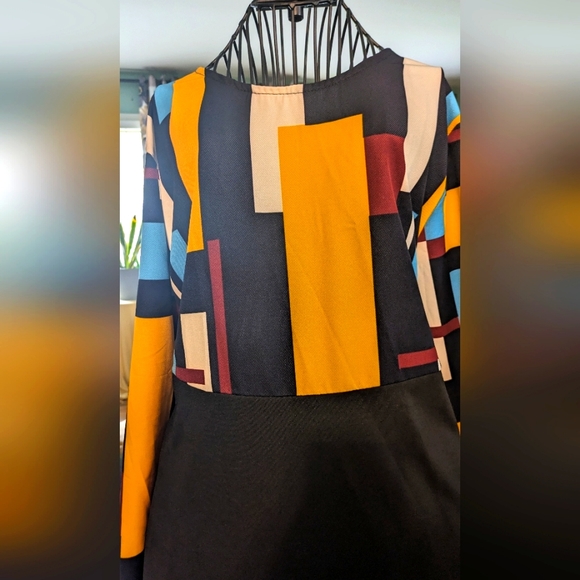 Color Block Long Sleeved DressSize L, has no Stretch Satin like fabric - Picture 1 of 2
